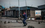 Un policier à Goma, au Nord-Kivu, dans l'Est de la RD Congo, le  27 décembre 2018, durant des affrontements avec des manifestants protestant contre le report des élections présidentielle, législatives et provinciales dans cette région