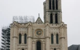 Des échafaudages sur la façade de la cathédrale de Saint-Denis, lors des travaux de reconstruction de la flèche, le 4 février 2025 près de Paris