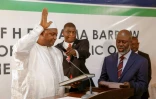 Adama Barrow lors de sa prestation de serment, le 19 janvier 2017 à l'ambassade de Gambie à Dakar