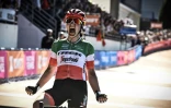 La joie de l'Italienne Elisa Longo Borghini, après avoir remporté en solitaire la 2e édition de Paris-Roubaix Femmes, le 16 avril 2022