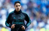 Le défenseur français du Real Madrid Raphaël Varane à l'échauffement avant le match contre Celta Vigo à Santiago Bernabeu, le 12 mai 2018