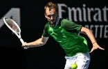 Le joueur de tennis russe Daniil Medvedev lors de sa victoire contre le Polonais Hubert Hurkacz en quart de finale de l'Open d'Australie à Melbourne le 24 janvier 2024