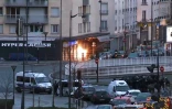 Image tirée d'une vidéo de l'AFPTV le 9 janvier 2015 des forces spéciales de police donnant l'assaut contre le magasin Hyper Cacher, Porte de Vincennes, près de Paris