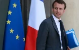 Emmanuel Macron à la sortie de l'Elysée le  23 juillet 201 à Paris