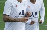 L'Argentin Mauro Icardi (g) et le Brésilien Neymar à l'entraînement à Saint-Germain-en-Laye, le 17 septembre 2019, avant le match du PSG contre le Real en C1