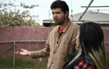 Antonio de Loera, porte-parole du syndicat United Farm Workers, et l'ouvrière agricole Lourdes Cardenas (d), lors d'une interview à Fresno, en Californie, le 12 février 2025