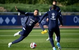 Kylian Mbappé tout sourire lors d'une séance d'entraînement des Bleus à Clairefontaine, le 27 mars 2022, à deux jours du match contre l'Afrique du Sud