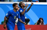 Philippe Coutinho (g) et Neymar les deux buteurs brésiliens contre le Costa Rica, le 22 juin 2018 à Saint-Pétersbourg 