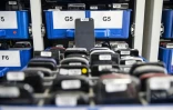 
Pour suivre les innovations, le laboratoire de Cellebrite dispose de 15.000 modèles, à raison de 150 à 200 nouveaux par mois
