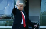 Le président américain Donald Trump quitte la Maison Blanche à bord de l'hélicoptère présidentiel Marine One à quelques heures de la fin de son mandat, le 20 janvier 2021