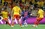 Ousmane Dembélé (au centre) a été muselé par la bonne défense lensoise lors de la défaite du PSG contre Lens dans le Trophée des champions au stade Bollaert le 16 août 2026