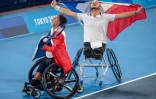 Les Français Stephane Houdet et Nicolas Peifer sacrés champions olympiques de tennis fauteuil aux Paralympiques de Tokyo, le 3 septembre 2021 