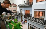 Une villa miniature en papier en guise d'offrande pour honorer un défunt à Taïwan, le 7 mars 2019
