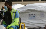 Cargaison de vaccins contre le Covid-19 avec la mention Covax à l'aéroport d'Accra, le 24 février 2021