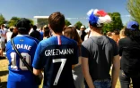 Des supporters ont enfilé le maillot des Bleus pour regarder un match du Mondial en région parisienne, le 26 juin 2018