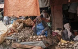 Un étal de pommes de terre dans le quartier historique de Merkato à Addis-Abeba, en Éthiopie, le 14 septembre 2024