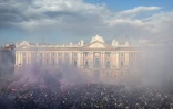 Les Toulousains, vainqueurs de la Coupe de France, célèbrent leur triomphe avec leurs supporters, le 30 avril 2023 à Toulouse