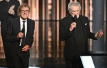 Eddy Mitchell (d) récompensé lors de la Musique, à la Seine Musicale de Boulogne-Billancourt, près de Paris, le 14 février 2025