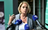 La ministre de la Santé Brigitte Bourguignon s'exprime après avoir reçu une deuxième dose de rappel de vaccin anti-Covid, le 23 juin 2022 à Paris 