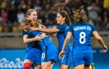Camille Abily (C) après le 3e but marqué par les Bleues lors du match contre la Colombie le 3 août 2016 à Belo Horizonte