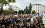 Manifestation en faveur de l'avortement, le 1er octobre 2016 devant le Parlement Ă Varsovie, en Pologne