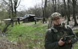 Le soldat ukrainien Oleksandre, pilote de drone et commandant d'une unité de soutien aérien pour la cinquième brigade des forces armées ukrainiennes, le 7 avril 2023 dans un camp d'entraînement, près de Bakhmout