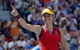 La joie de la Britannique Emma Raducanu, après avoir battu (6-3, 6-4) la Suissesse Belinda Bencic, en quart de finale de l'US Open, le 8 septembre 2021 à New York