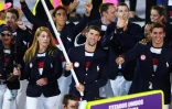 Le nageur Michael Phelps conduit la délégation américaine au stade Maracana lors de la cérémonie d'ouverture des JO le 5 août 206 à Rio de Janeiro au Brésil