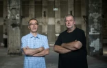 Markus Steffens (g) et Carsten Seiffarth, les curateurs de l'exposition sonore au Berghain, le 24 juillet 2020 Ă Berlin