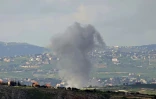 De la fumée s'élève après une frappe aérienne israélienne près du village de Al Taybeh, dans le sud du Liban, le 11 avril 2026