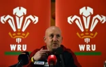 Shaun Edwards, entraîneur adjoint du XV gallois, en conférence de presse, le 27 septembre 2015 à Cardiff