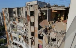 Un immeuble résidentiel endommagé par une attaque de drone à Odessa, le 1er mai 2025 en Ukraine