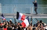 Jean-Luc Mélenchon arrive pour son discours de clôture des universités d'été de LFI, à Châteauneuf-sur-Isère, dans la Drôme, le 23 août 2026