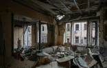 Un appartement détruit par des frappes aériennes russes dans la ville portuaire ukrainienne d'Odessa, le 9 août 2026
