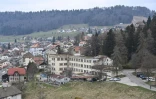 Vue du squat où la petite Mia et sa mère ont été retrouvées, le 18 avril 2021 à Saint-Croix, en Suisse