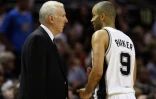 Le coach des San Antonio Spurs Gregg Popovich et le Franco-Américain Tony Parker, le 29 mai 2014 à San Antonio au Texas, pendant un match de playoff contre Oklahoma City Thunder