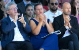 (g-d) Jean-Luc Mélenchon, fondateur de La France Insoumise (LFI), Mathilde Panot, présidente du groupe parlementaire La France Insoumise - Nouveau Front Populaire, et Manuel Bompard, coordinateur de LFI, lors des "Universités d'été" de LFI à Châteauneuf-sur-Isère, le 24 août 2025 dans la Drôme