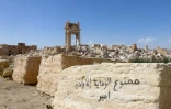 Une photo prise le 27 mars 2016 des débris du temple de Bêl, détruit par le groupe jihadiste Etat islamique. Sur le graffiti on peut lire "il est interdit de fumer sans l'accord du chef"