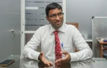 le Dr Vasan Ratnasingham, qui dirige une association de médecins, lors d'une interview dans son bureau à Colombo, le 19 juillet 2022 au Sri Lanka
