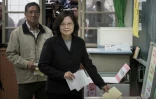 La candidate à la présidence Tsai Ing-wen vote à Taipei, le 16 janvier 2016