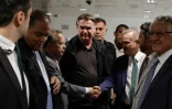 L'ancien président du Brésil Jair Bolsonaro arrive au Sénat à Brasilia pour déjeuner avec les chefs de partis de l'opposition, le 18 février 2025