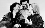 Mirella Freni (d) aux côtés du chef d'orchestre français Alain Lombard (c) et de la soprano espagnole Montserrat Caballé, le 1er septembre 1977 au Palais de la Musique et des Congrès de Strasbourg (est de la France)