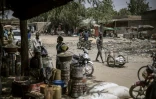 Des habitants de la capitale tchadienne au marché de Gassi, à N'Djamena, le 8 avril 2021