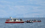Des bateaux de sauvetage des pompiers italiens opèrent au large de Porticello, près de Palerme, le 21 août 2024, deux jours après le naufrage du yacht de luxe Bayesian.
