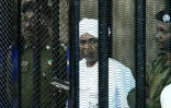 L'ancien président soudanais Omar el-Béchir à l'ouverture de son procès, le 19 août 2019 à Khartoum