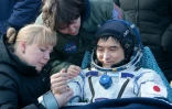 Le spationaute japonais Takuya Onishi à son retour sur terre après  après 115 jours passés dans la Station spatiale internationale (ISS) le 30 octobre 2016 à Dzhezkazgan au Kazakhstan