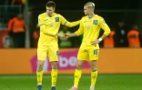 La déception des Ukrainiens Oleksandr Pikhalonok et Mykhaylo Mudryk à l'issue du match contre l'Italie à Leverkusen, le 20 novembre 2023