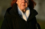 Gisèle Pelicot arrivant au palais de justice pour le procès de son ancien compagnon Dominique Pelicot, accusé de l'avoir droguée, violée et faite violée par des inconnus recrutés sur internet pendant près de dix ans, à Avignon (Vaucluse), le 10 décembre 2024