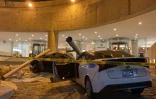 Une voiture endommagée dans un hotel d'Acapulco touché par le séisme du 8 septembre 2021