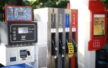 Une pompe signalée "hors d'usage" faute de carburant dans une station Esso, le 24 septembre 2021 à Londres 